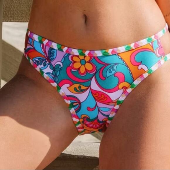 Woman’s Cupshe Women's Boho Wavy Cutout Bikini Bottoms - Picture 7 of 9